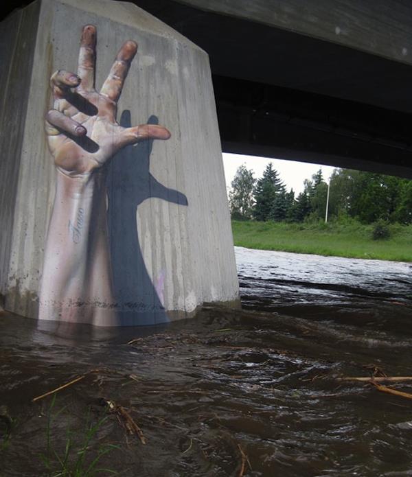 Graffiti sur un pilier de pont