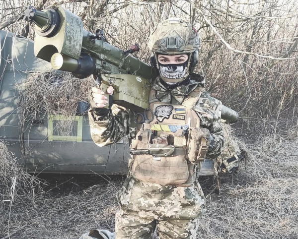 Une femme soldat ukrainienne