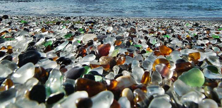 Plage de verre multicolore